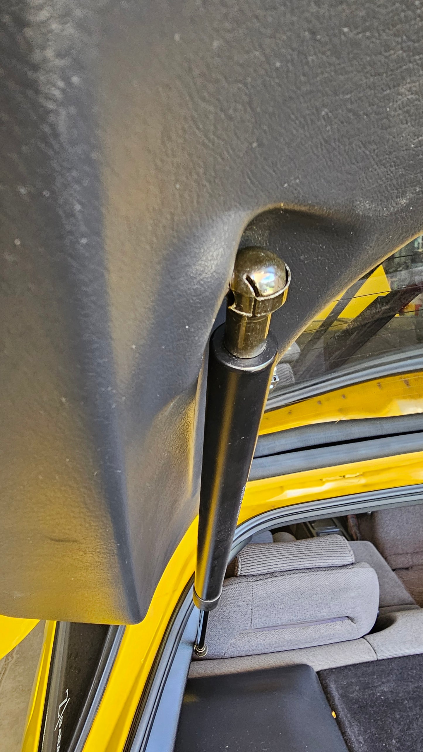 Nissan 300ZX Z32 - Rear Hatch Struts